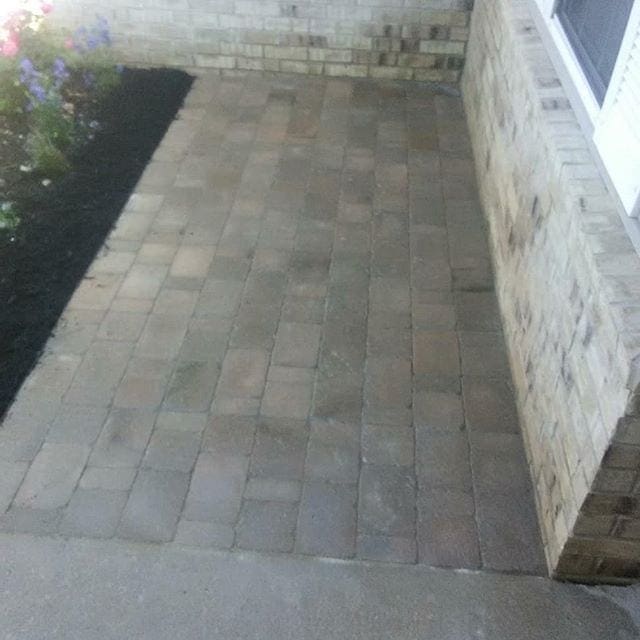 Outdoor sitting area with Belgard hardscape pavers